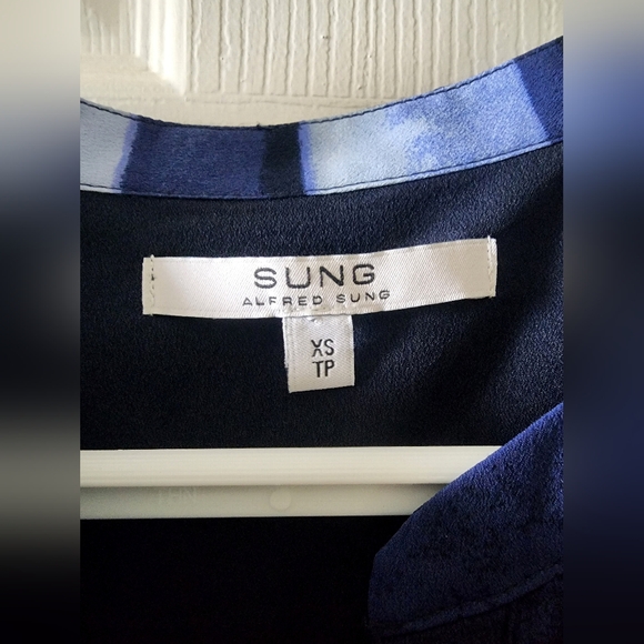 Alfred Sung Colourful Sleeveless Blouse Tanktop, size XSmall but fits Medium - Picture 4 of 4